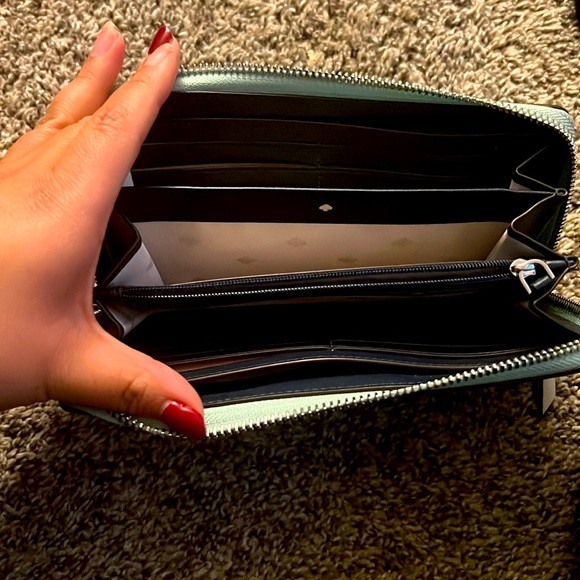 Kate Spade- Cameron Large continental wallet - Picture 3 of 4
